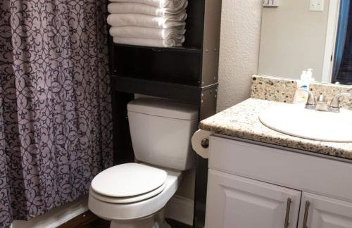 Cozy 2 Bedroom Townhome in Addison - Foto 8