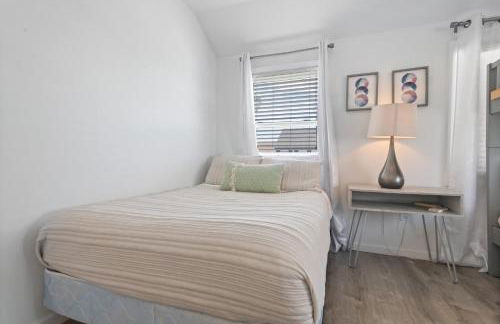 2-Bed Home by the Bay - Foto 26