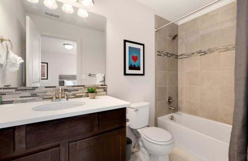 Modern Townhome Steps From the Brewery District! - Foto 26