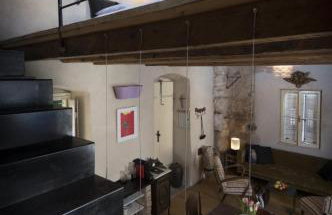 La Divine- captured by history inside Palace loft - Photo 6