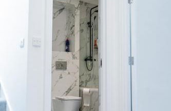 Modern Entire Unit 3BR, 3BA, balcony, 86inch TV - 15mins to city - Foto 21