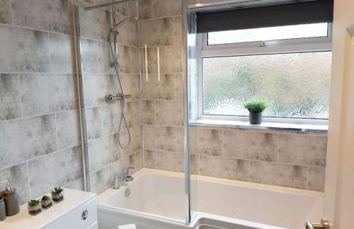 Croeso; Cosy and ideally located for mountains and beaches - Photo 20