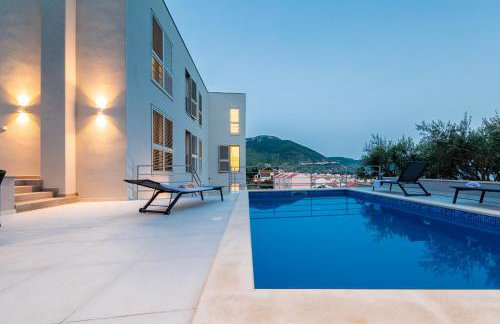 Seaside Elegance Suites - Photo 8