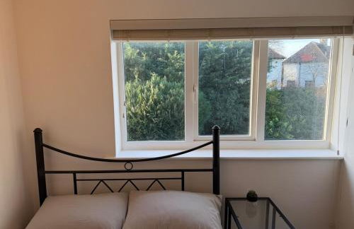 Bauhaus Inspired 2 Bedroom Townhouse Near The City Centre With Drive Parking - Foto 9