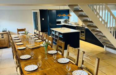 Stanway House, 8 bedroom, 8 Bath - Photo 3