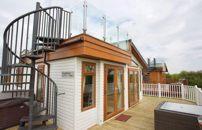Beautiful 2-bed Lodge With hot tub and Saunain Ely - Foto 5