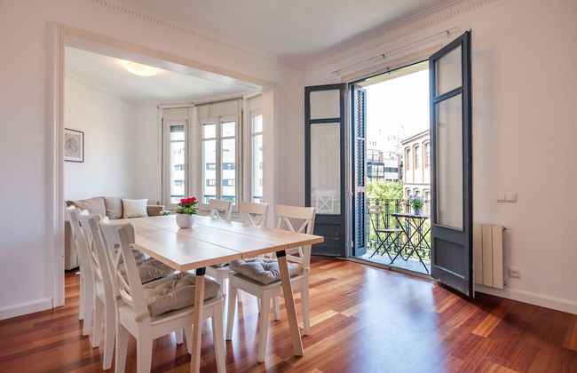 Stunning 4BR Apart in Sagrada Familia - Photo 22