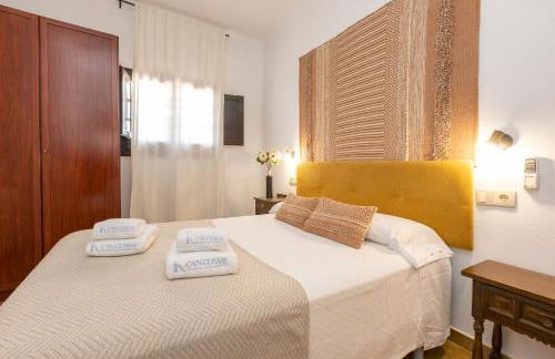 21 Sleeps Private Pool Villa & BBQ Near Barcelona - Foto 35