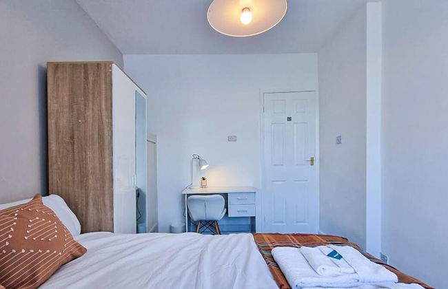 White Cozy House With Pool Table Game Room - Photo 2