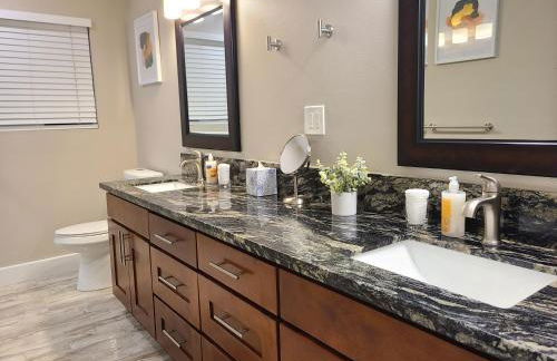 Luxury 800 Sq Ft 1 bedroom Suite Full Large Kitchen Free Laundry - Foto 7