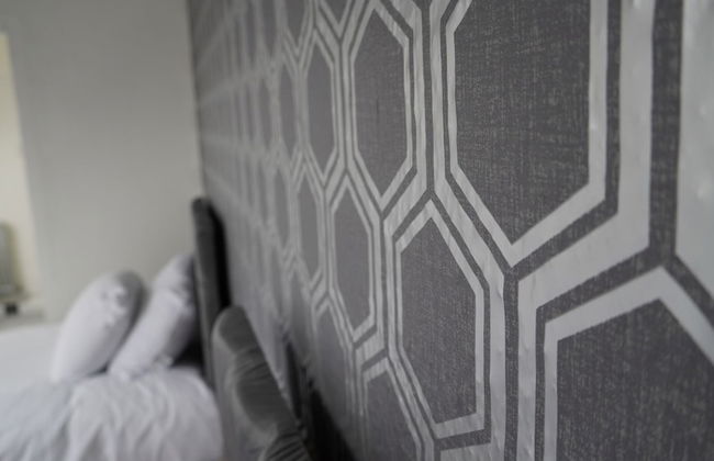 Dean House - Photo 12