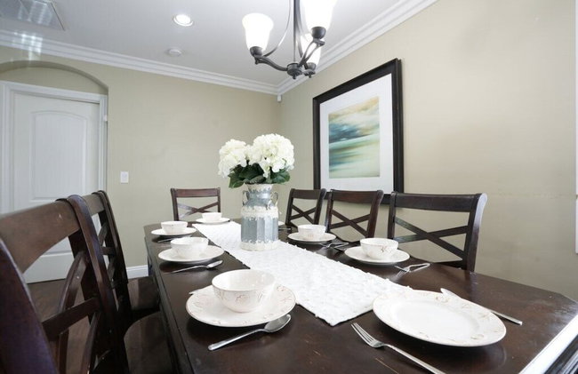 Classy 4 Bedroom 3 Bath Pool Home 3/4 Mile Walk To Disney - Foto 54