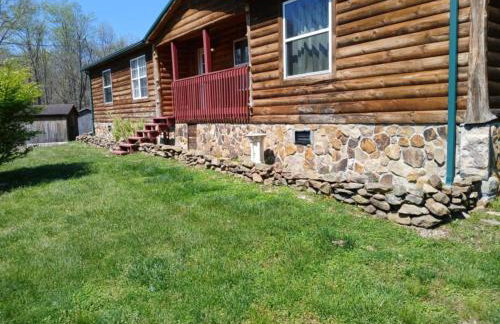The Sandstone - A 3BR, 2BA Deluxe Log Cabin - Foto 11