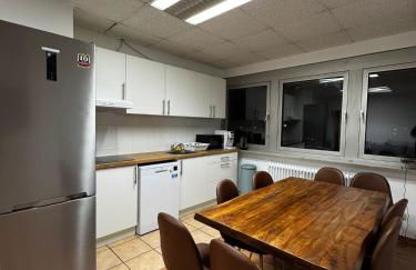 D1 Frankfurt 230m2 - 7 Einzelzimmer mit 2 Parkplätzen - Foto 1