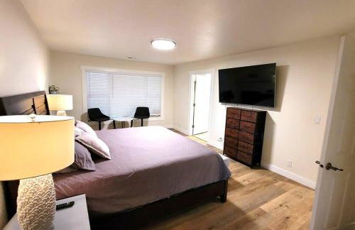 Tranquil Riverfront Retreat - Foto 17