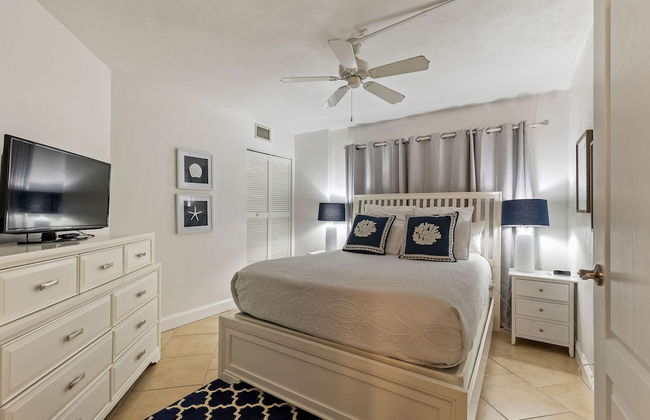 Ocean View Suite w Pool Hot Tub Beach Access - Photo 8