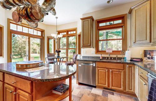 Luxurious Wooded Retreat - Foto 9