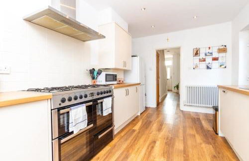 Charming Getaway - 3BR Home in the Heart of Chester - Photo 19