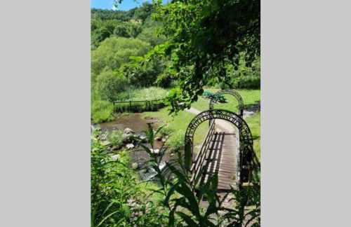 Tranquil Welsh Mountain Gem, Abertillery, Wales - Foto 68