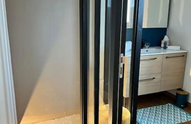 Maison rénovée haut de gamme de centre-ville - Photo 10