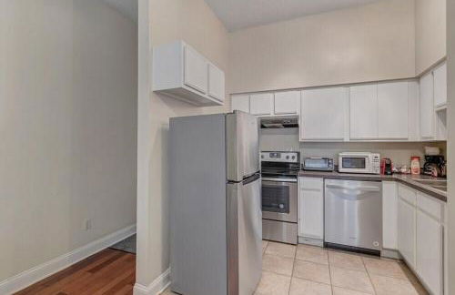 LT Stay Discounts! Cozy 2 BR Apt - Pet Friendly! - Foto 7
