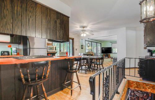 Waterfront Berry Lake Getaway with Sunroom! - Foto 7