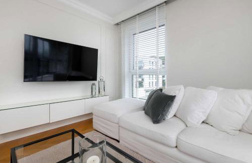 Elegant Apartment with Parking Space and Balcony by Noclegi Renters - Foto 8