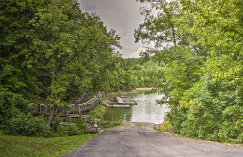 Sevierville Cabin with Wraparound Deck and Lake Access - Foto 31
