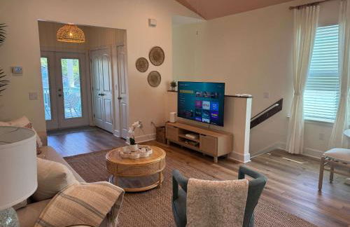 The Orange Blossom Suite Near UF Shands D-town - Photo 38