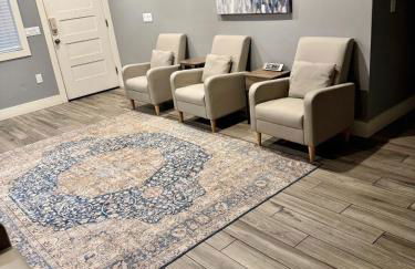 PHX Airport 9BR, 7BA, BBQ, events and pets Allowed - Photo 2