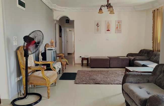 Charming 3-bedroom Apartment in Alexandria With City View - Photo 21