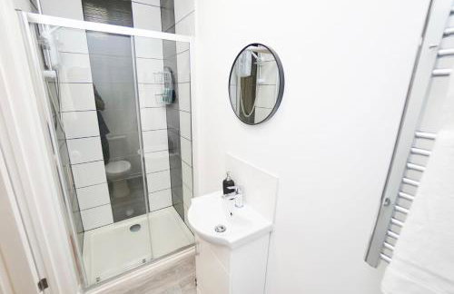 Large One Bedroom Apartments Southsea Sleeps 3 - Free Parking - Foto 74