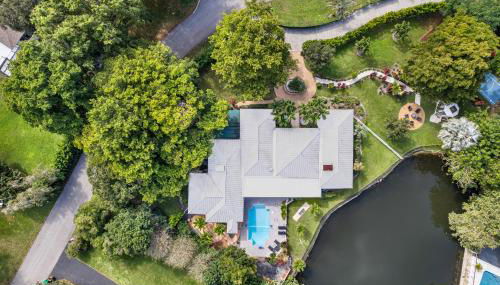 8BR Gem With Pool, Lake View & Tons of Amenities! - Foto 2, Other