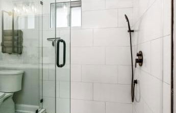 Tranquil Mountain Escape Luxurious 5-Bedroom Farmhouse with Pool - Foto 16