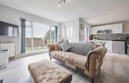 Host & Stay - Robin's Nest - Photo 1