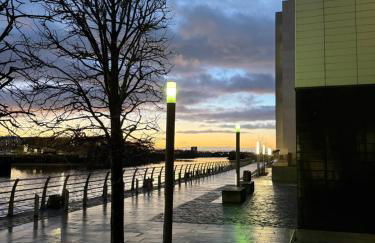 Executive Riverside Stay With Workspace & Fast WiFi - Foto 24