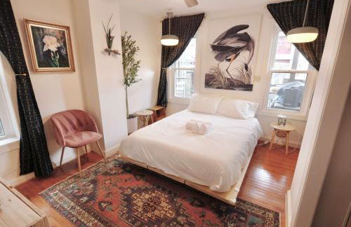 Whimsical Cottage in Eastern Market - Photo 15