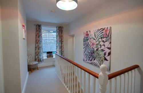 Luxury Large Five Bedroom Family House Sleeps 10 - Photo 42