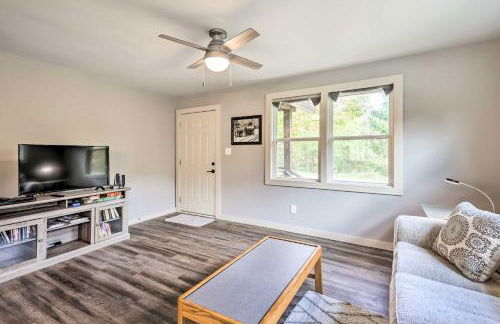 Near Hiking and Wineries! Newland Retreat with Creek - Foto 6