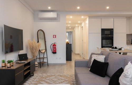 Stylish Apartment W/ River View by LovelyStay - Photo 13