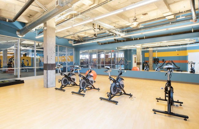 Hip & Vibrant 2 Bedroom Apartment with Parking & Wifi - Foto 42