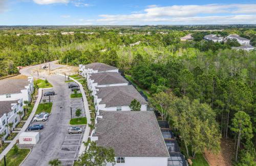 Trendy Thematic 3BR Townhouse with Private Pool - Foto 41