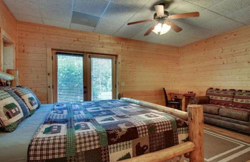 Astounding River View - Outdoor Hot Tub, Volleyball Net, Game Room + More! - Foto 29