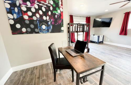 Lux Private Home - Pool, Billiards, 8 Smart TVs, Board Games, Cotton Bedding - The Stone Sanctuary at McCullough Hills Trailhead - Foto 60