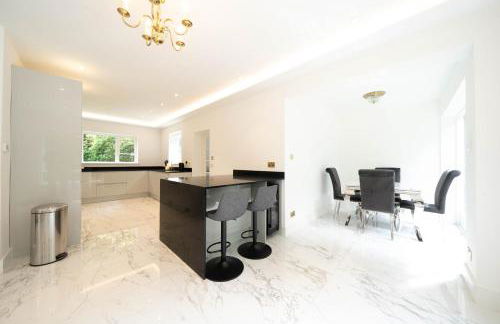 House on the Hill - Photo 4