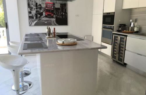 The White House Beach Villa - Foto 7