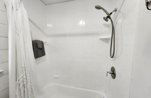 The Bay House- New Kitchen & Updates! An AC Vibe!! - Foto 58