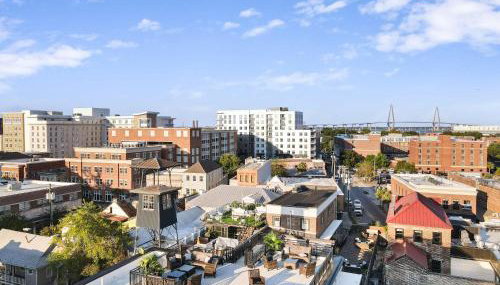 Fire Tower Downtown Gem 1BR with Balcony & Views - Foto 3