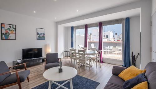 Modern Penthouse with Private Terrace - Photo 2