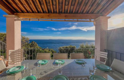 Maison pour 8 personnes classée 3 étoiles avec 2 terrasses vue mer au Canadel - Foto 1